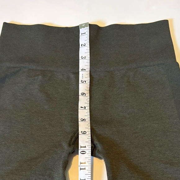 Lululemon Athletica Dark Green Cropped Capris Compression Women's size 6, no tag - Picture 13 of 16